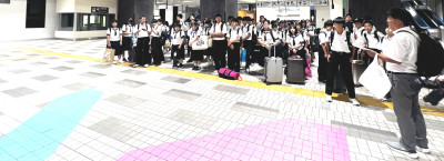 修学旅行　駅到着